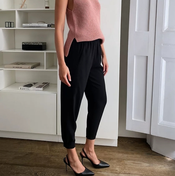 Aritzia Pants - Aritzia Black Cropped Ankle Pants